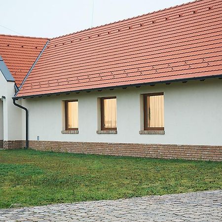 Hotel Vadvirag Vendeghaz Izsák Esterno foto