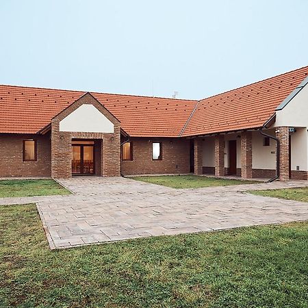 Hotel Vadvirag Vendeghaz Izsák Esterno foto
