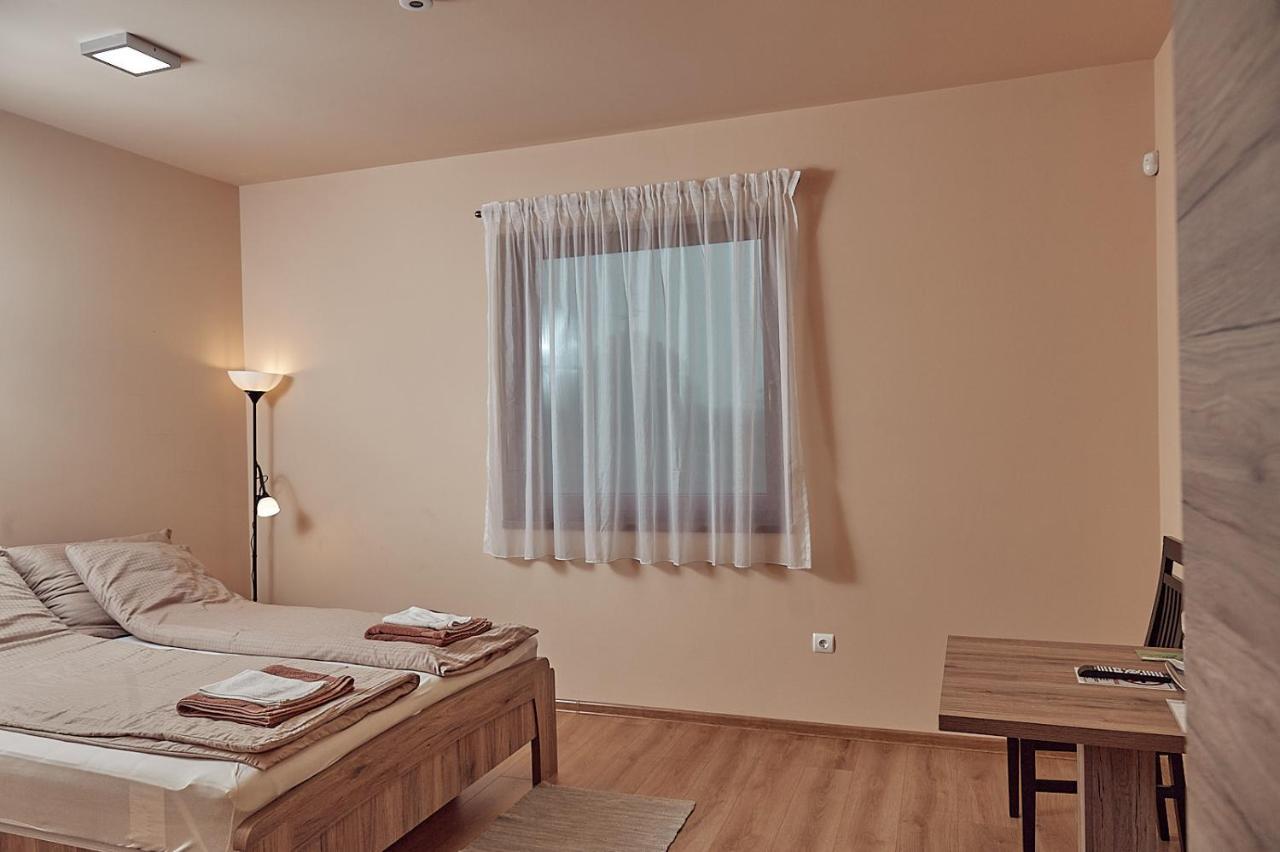 Hotel Vadvirag Vendeghaz Izsák Esterno foto