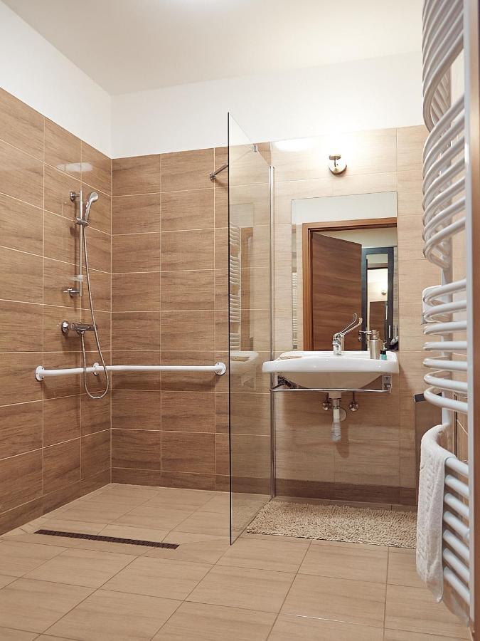 Hotel Vadvirag Vendeghaz Izsák Esterno foto
