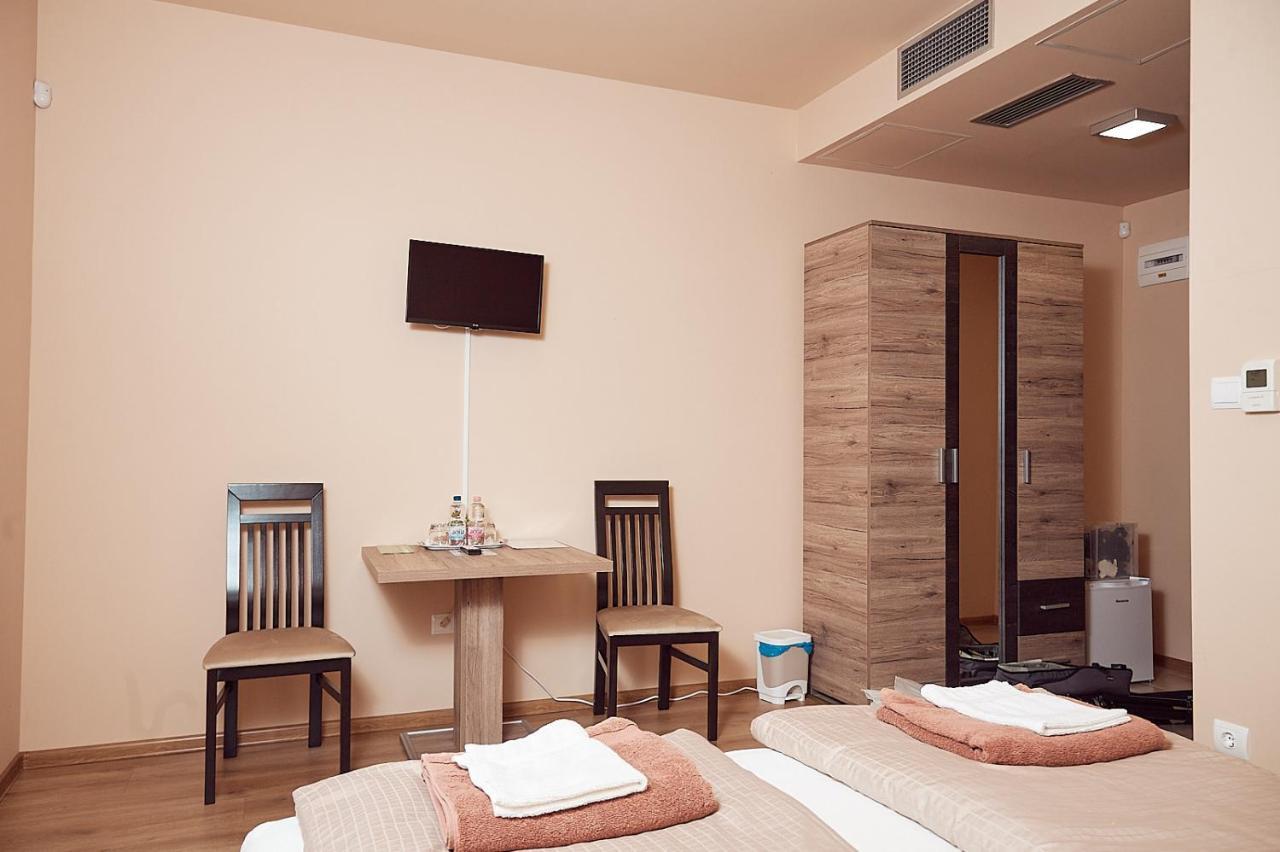 Hotel Vadvirag Vendeghaz Izsák Esterno foto